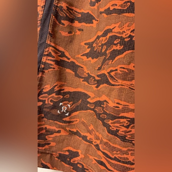 Lululemon Pace Breaker Short Linerless Tiger Camo 9 Inch Inseam - Picture 6 of 7